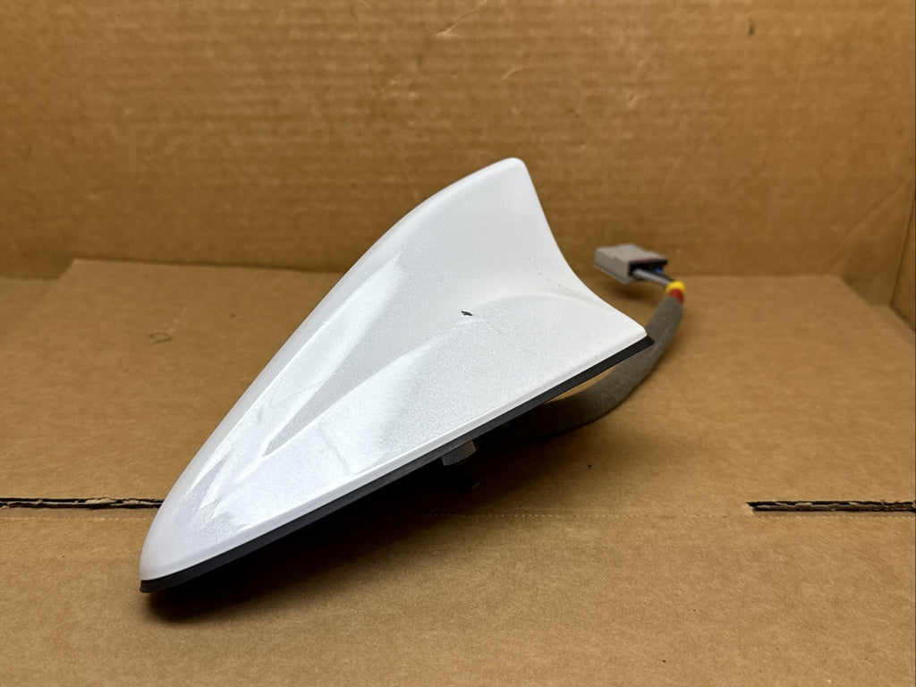 2016 2018 Kia Sorento Roof Radio Shark Fin Antenna White OEM 96210 C61001