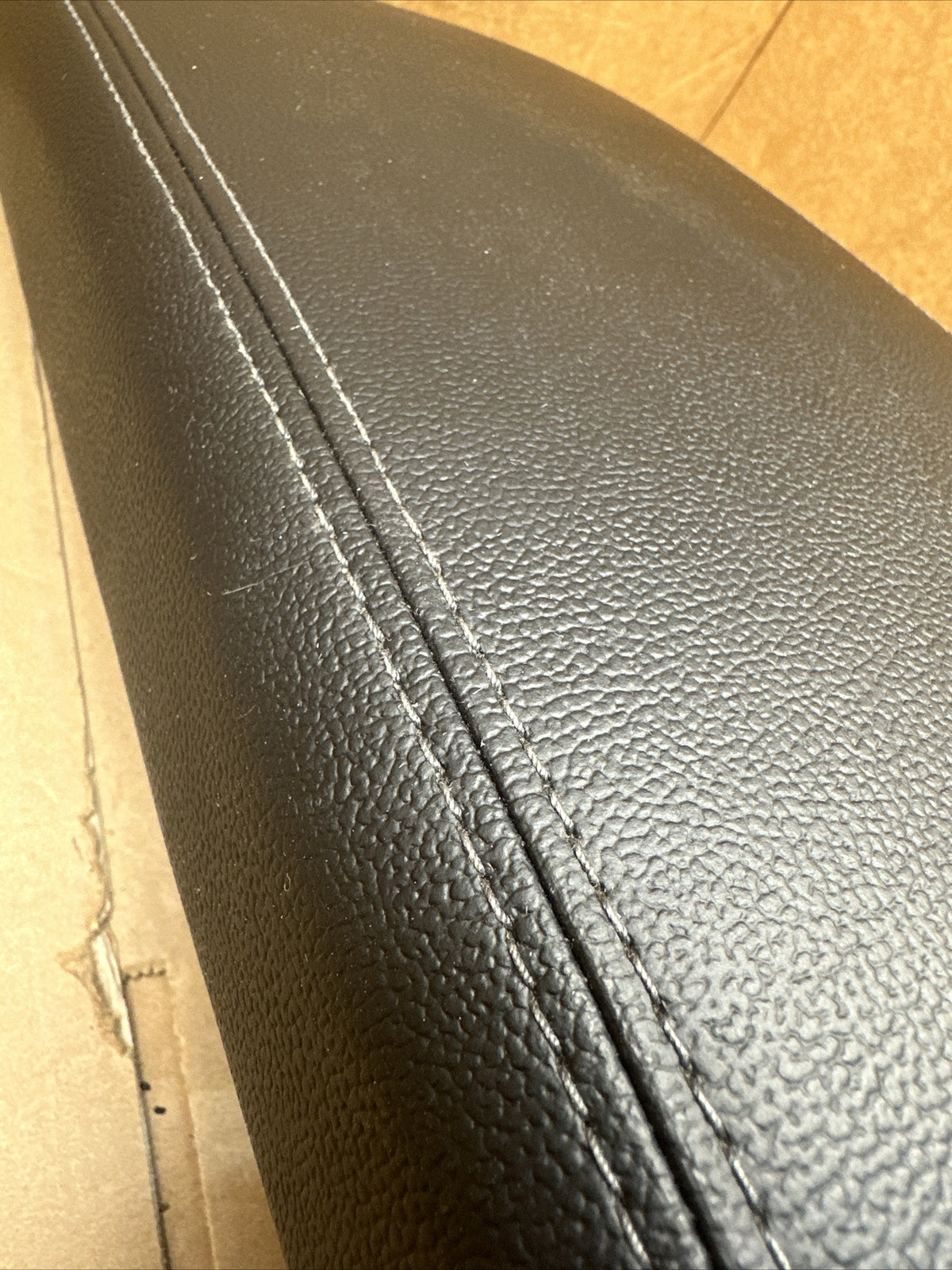 16 20 Kia Optima Center Console Armrest Arm Rest Lid Top Bracket Black Leather6