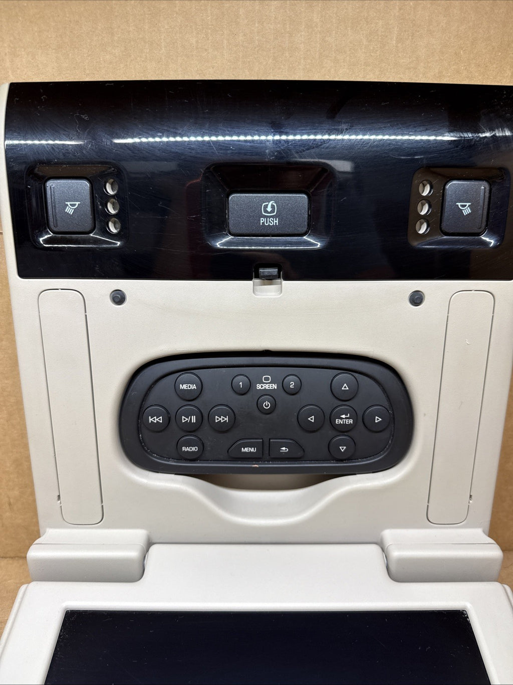 2015 2017 Chevy GMC Cadillac 2nd Row Rear Entertainment DVD Display Monitor2