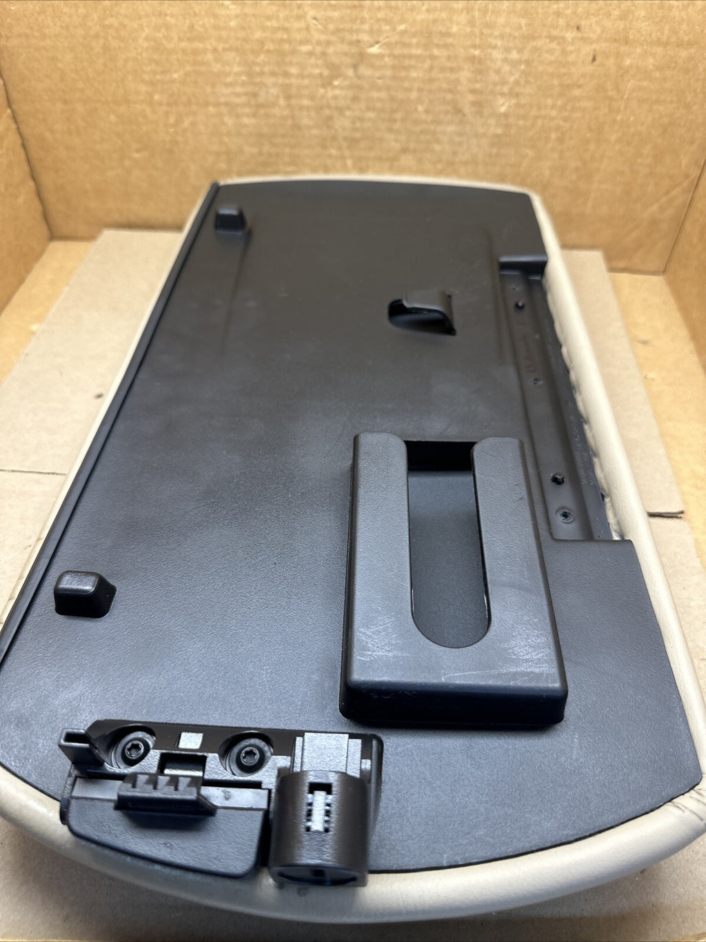 2012 2015 Nissan Armada Center Console Lid Cover Top Arm Rest Armrest Tan2