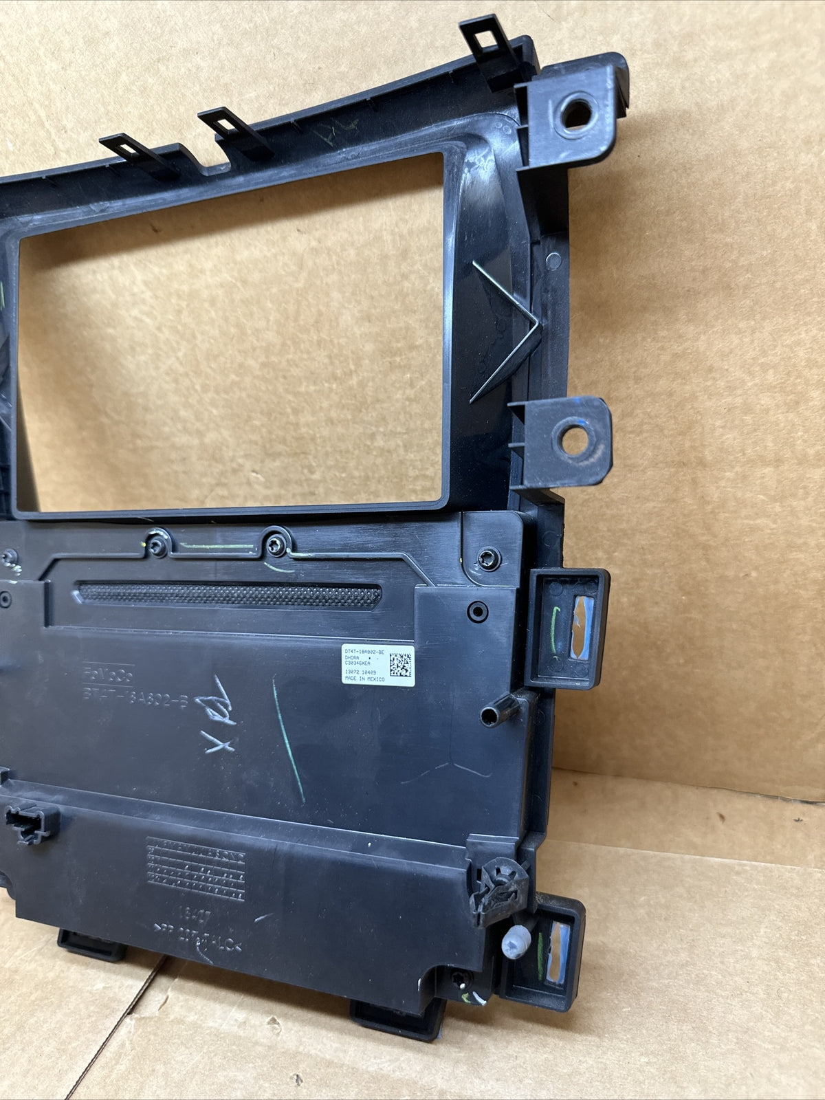 2011 2014 Ford Edge Radio Face Climate Control Panel Bezel DT4T 18A802 BE6