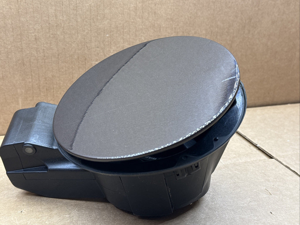 2016 2018 Kia Sorento Fuel Gas Tank Filler Door Lid Cover OEM MN7 Brown8