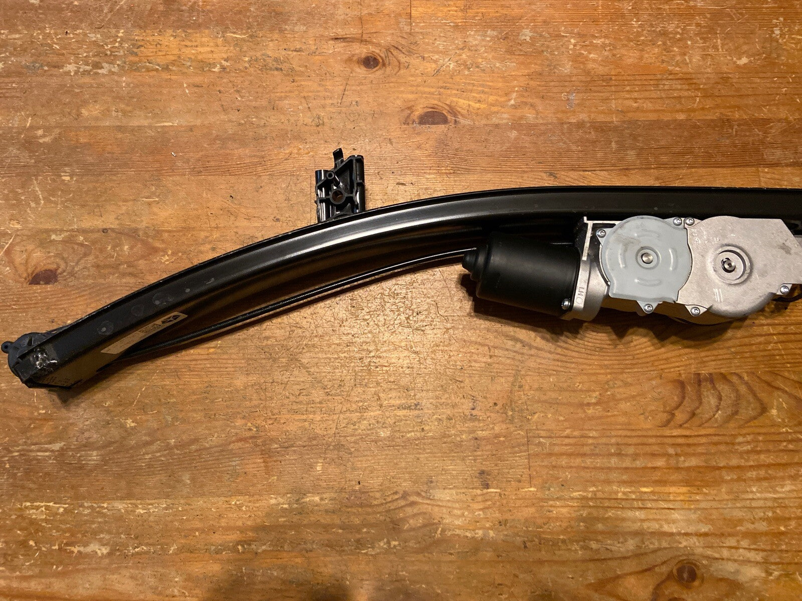 10 17 GRAND CARAVAN TOWN COUNTRY LEFT DRIVER SIDE POWER SLIDING DOOR TRACK5