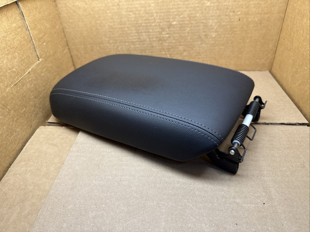2016 2019 Kia Sorento Center Console Lid Arm Rest Armrest Leather OEM Black7