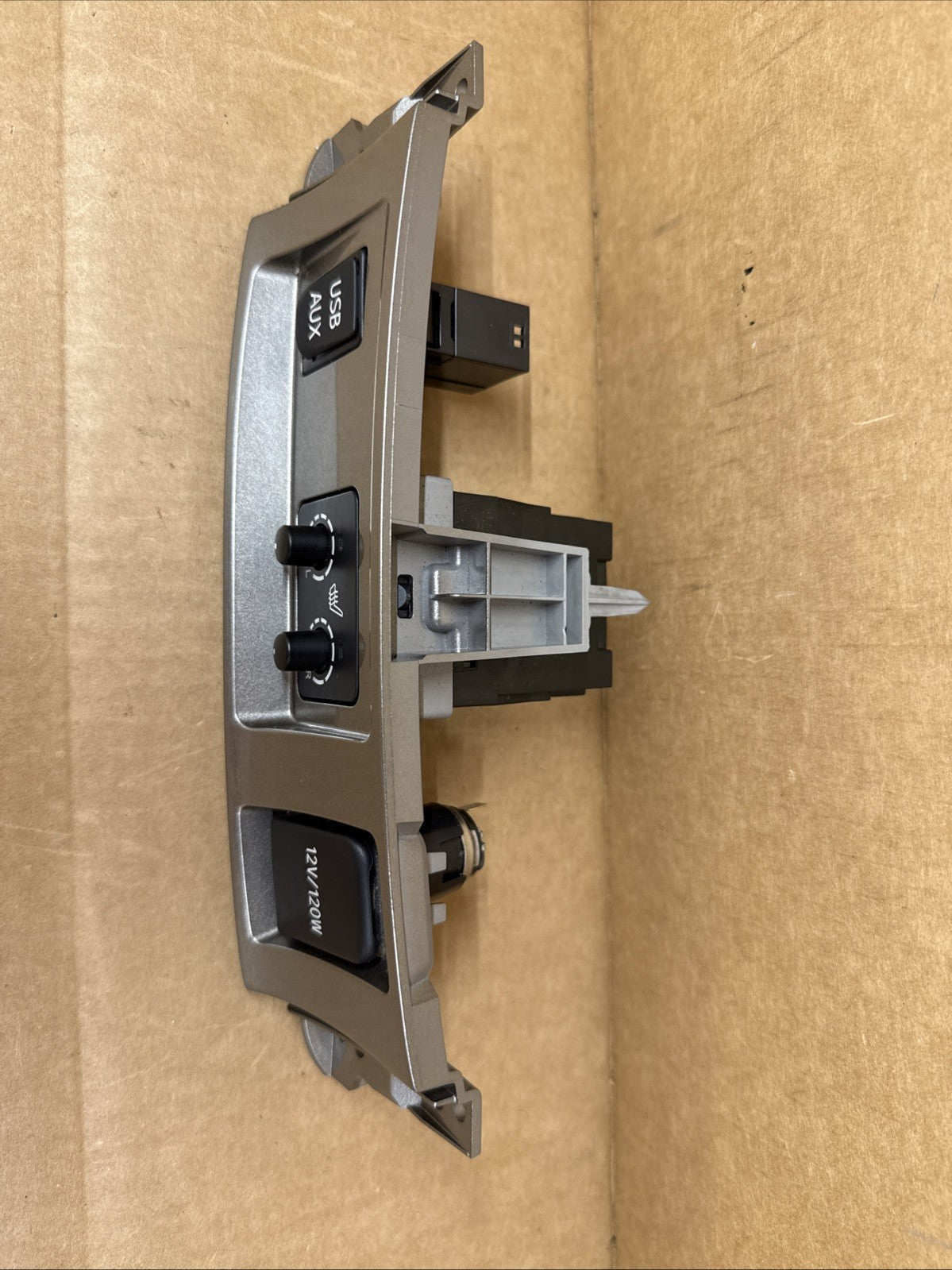 2008 2013 Toyota Highlander Heated Seat Switch USB AUX 12V Control Panel OEM3