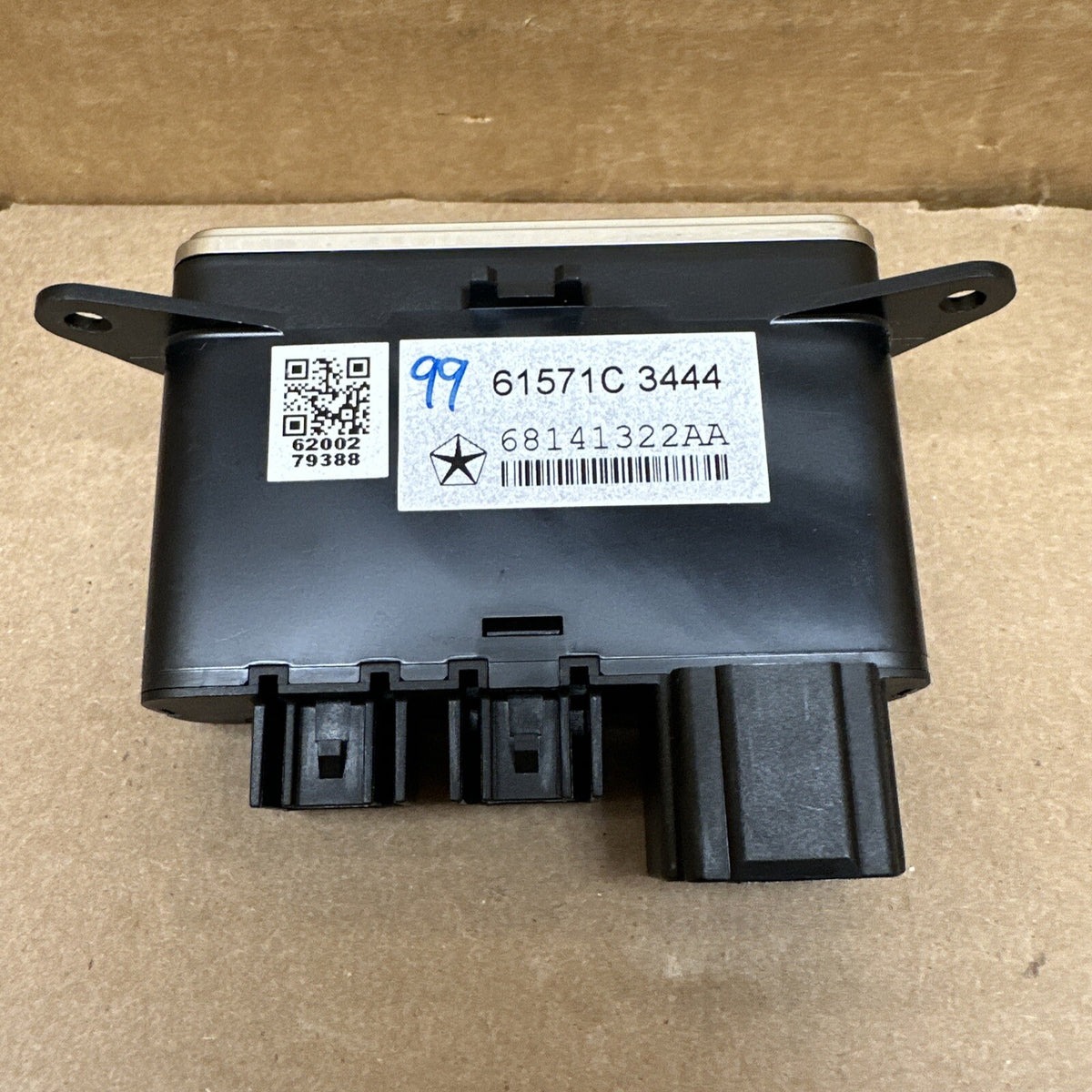 14 15 JEEP GRAND CHEROKEE CONSOLE USB SD CARD AUX MEDIA HUB PORT 68141322AA2