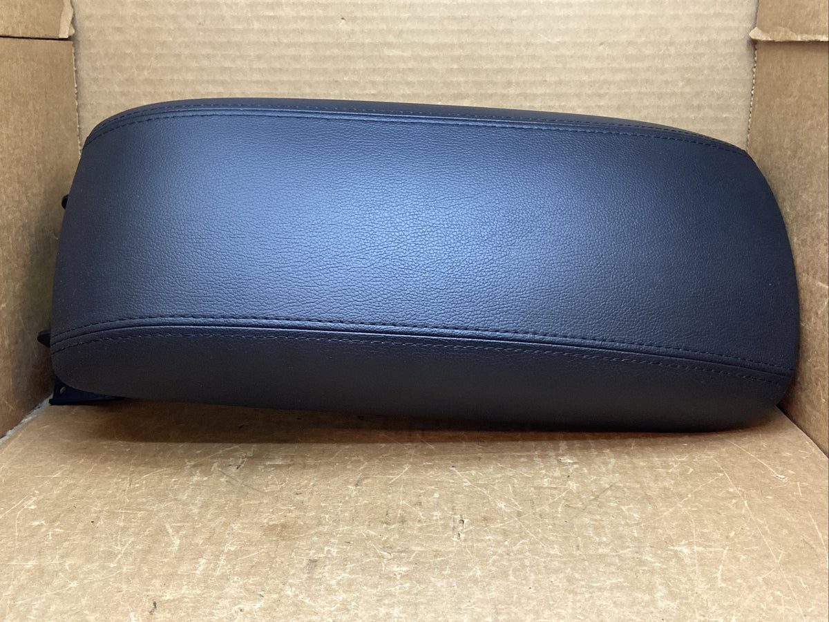 14 16 Kia Cadenza Center Console Lid Cover Top Arm Rest Armrest Leather Black1