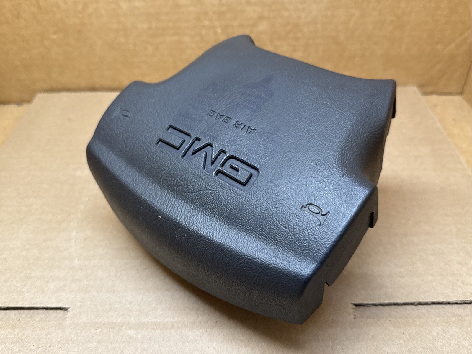 03 06 SIERRA YUKON ENVOY LEFT DRIVER SIDE STEERING WHEEL AIRBAG AIR BAG TWO PLUG11