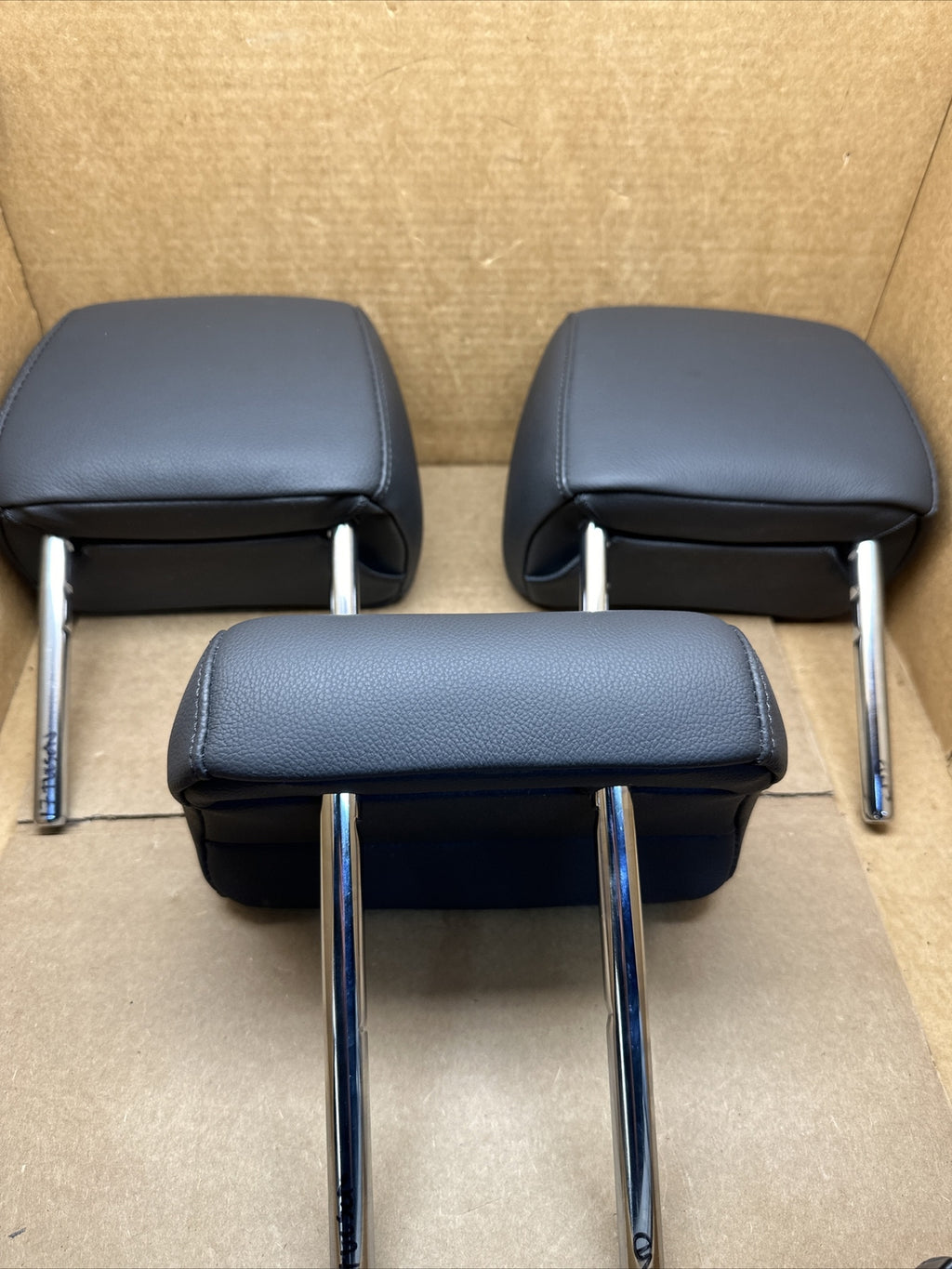 2016 2021 Hyundai Tucson Rear 2nd Row Head Rest Headrest Set of 3 Black Leather5