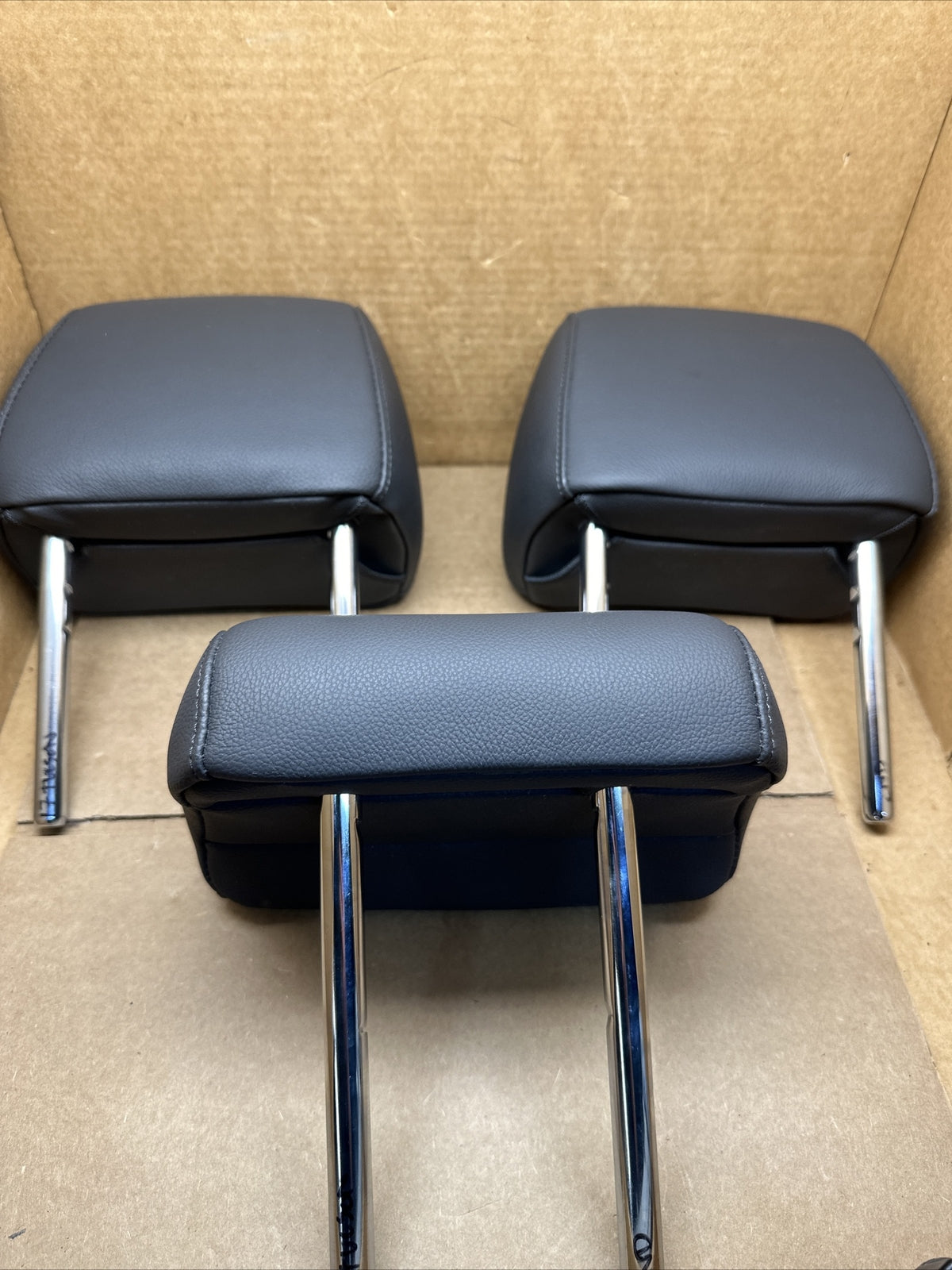 2016 2021 Hyundai Tucson Rear 2nd Row Head Rest Headrest Set of 3 Black Leather5