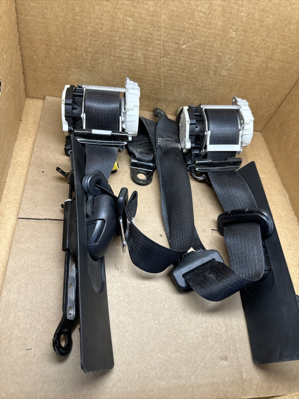 2011 2020 Grand Caravan Front Seat Belt Seatbelt Retractor Set Black Plastic2