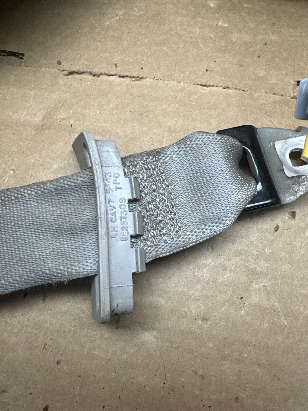 2011 2013 Escalade Silverado Tahoe Front Left Driver Seatbelt Retractor Gray7