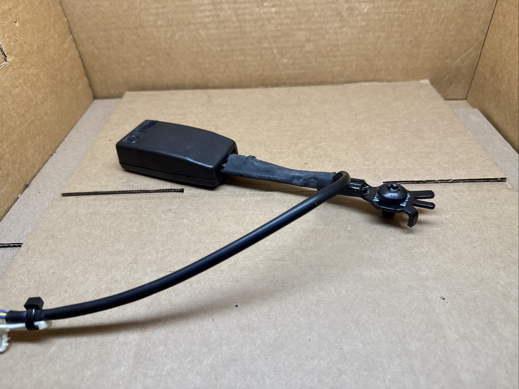 2013 2015 Ford Explorer Front Right Passenger Side Seat Belt Seatbelt Buckle4