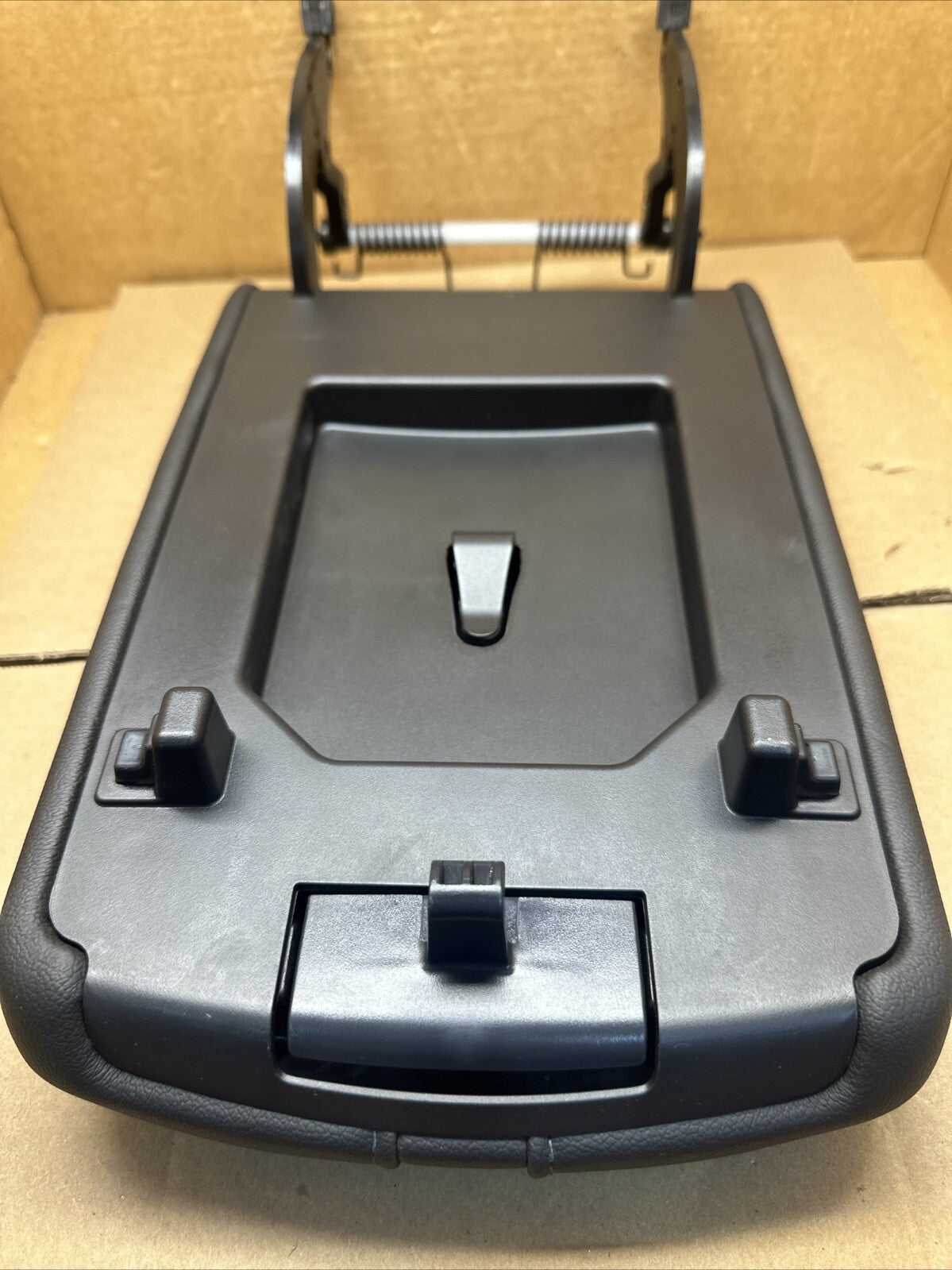 2019 2022 CHEVROLET BLAZER CENTER CONSOLE ARMREST LID LEATHER BLACK OEM4