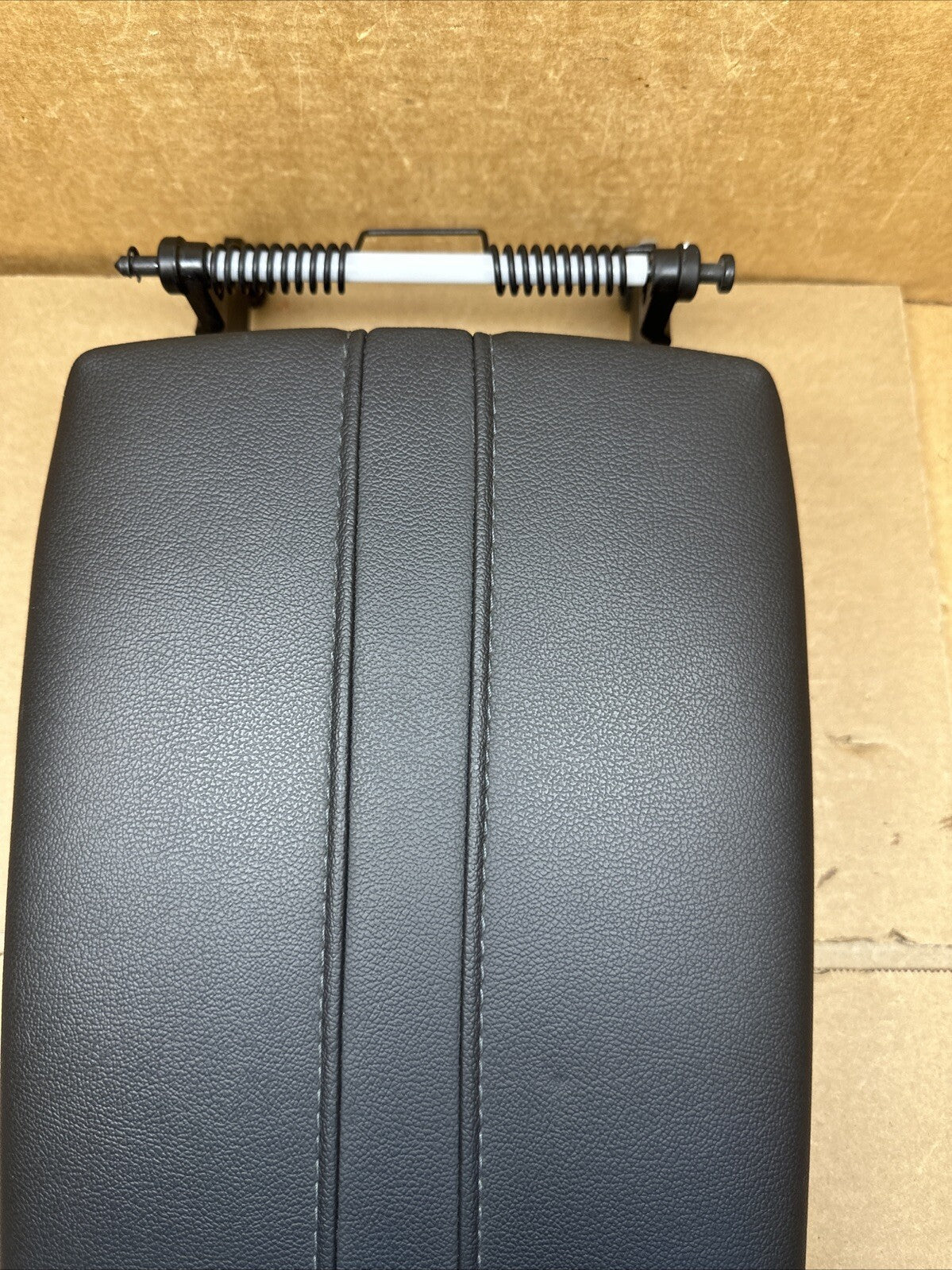 2019 2022 CHEVROLET BLAZER CENTER CONSOLE ARMREST LID LEATHER BLACK OEM3
