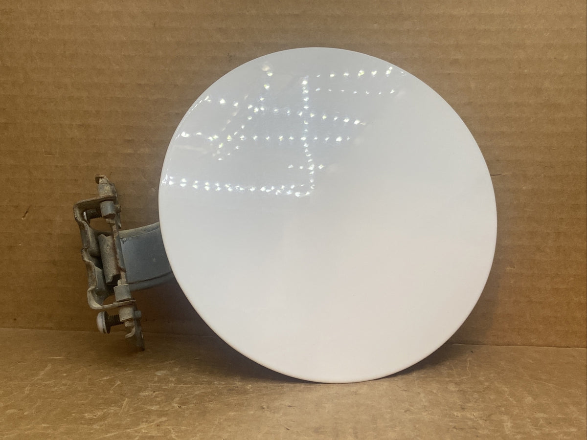 00 06 Tahoe Suburban Yukon Fuel Gas Tank Cap Door Lid Cover Olympic White 50U1