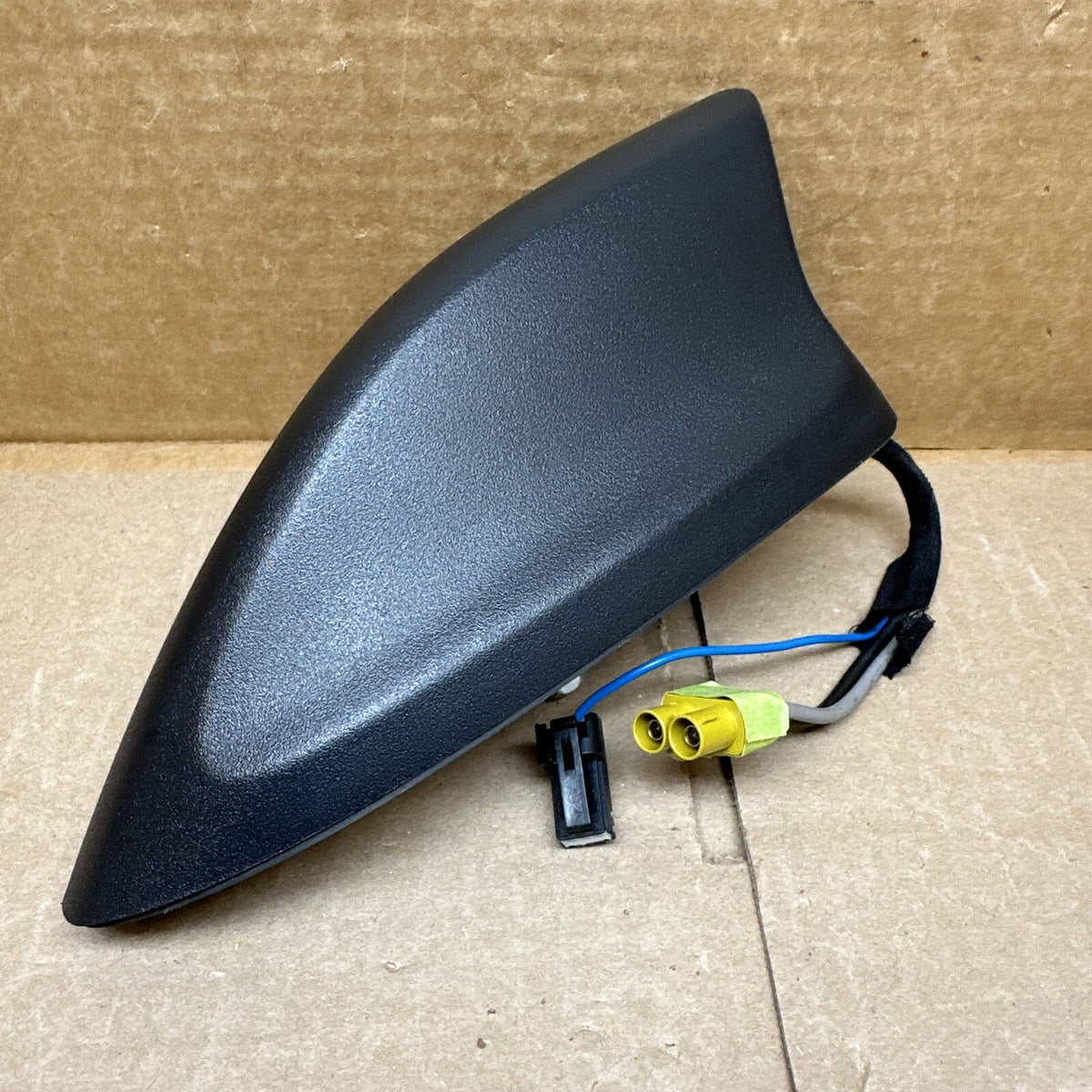 2016 2019 Ford Explorer Roof Antenna Shark Fin Black JB5T 19G461 BA2