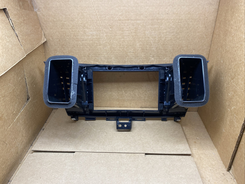 2016 2020 Infiniti QX60 Center Dash Radio Screen Vent Bezel10