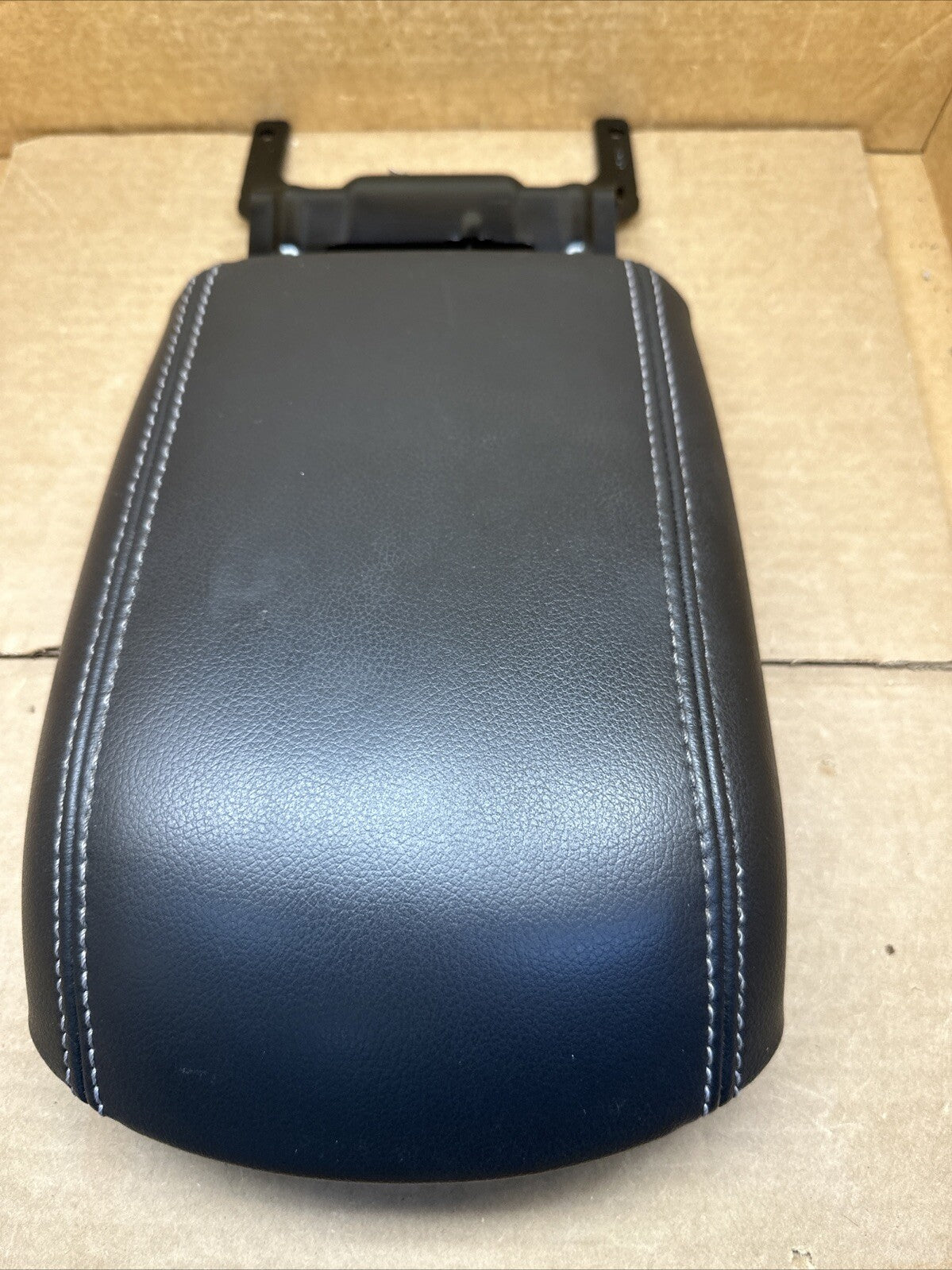 13 16 Ford Escape C Max Black Leather Arm Rest Armrest Center Console Lid OEM1