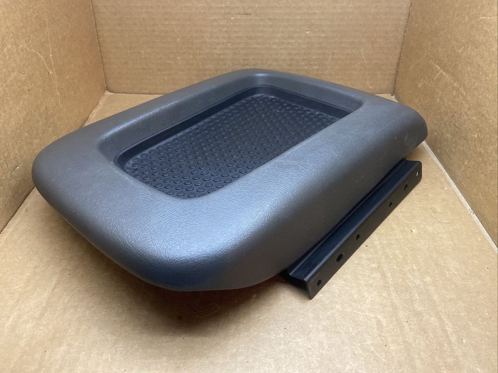 03 06 Yukon Silverado Center Console Door Lid Armrest Arm Rest Pewter 69D4
