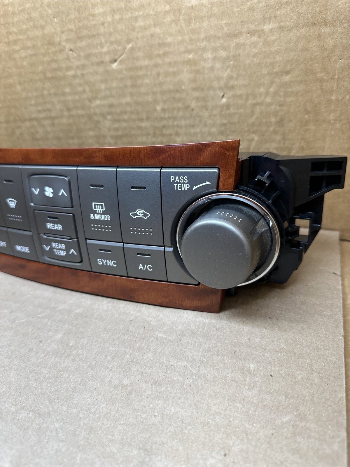 2008   2013 Toyota Highlander Temperature Climate Control AC Heat 55900 483202