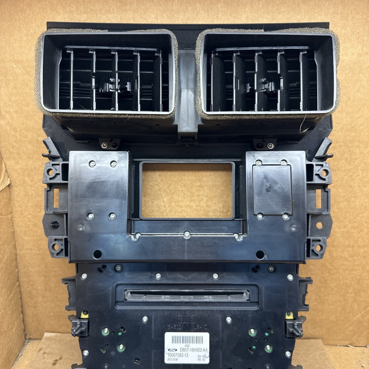 2013 2015 Ford Explorer Radio Climate Control Panel Bezel DB5T 18A802 AA7