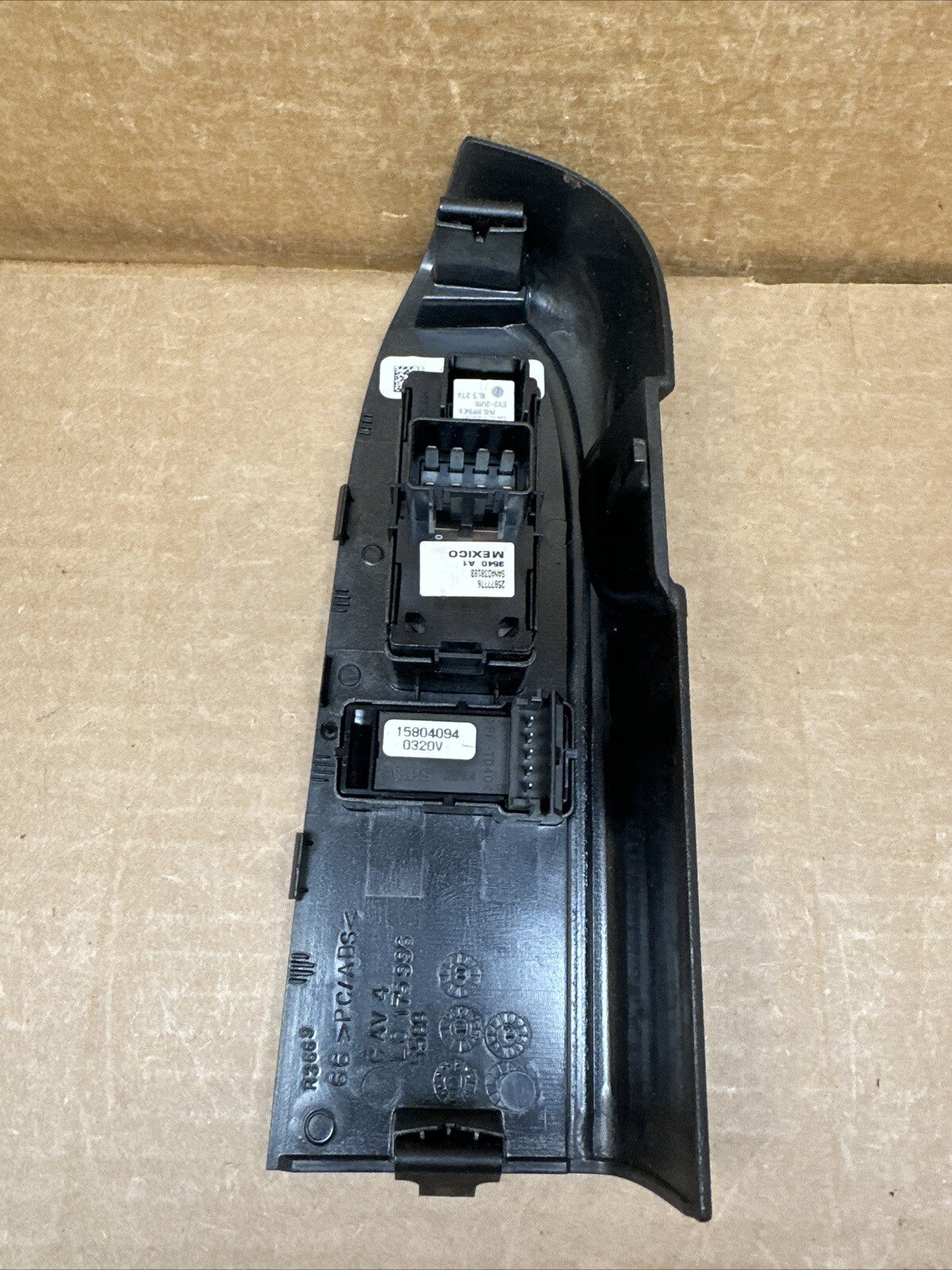 2007 2013 SIERRA SILVERADO PASSENGER RIGHT FRONT WINDOW SWITCH OEM 258777765