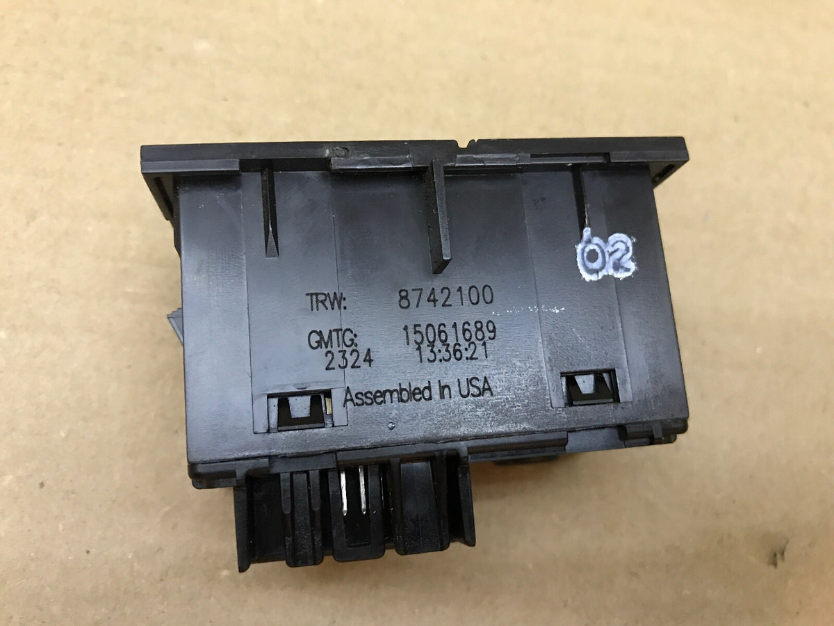 2003 2006 GMC SIERRA CHEVY SILVERADO CARGO LIGHT SWITCH CONTROLS OEM 150616894