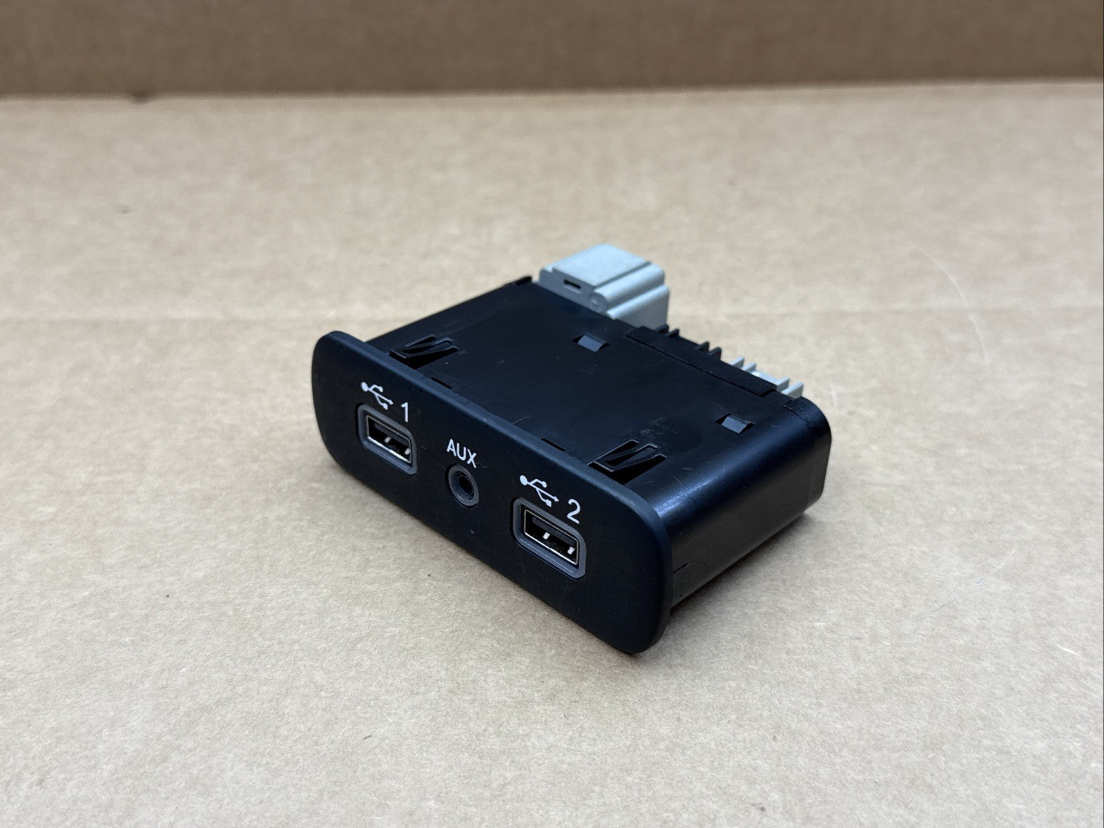 2017 2023 DODGE CHARGER CHALLENGER USB PORT CENTER CONSOLE OEM 68294075AB3