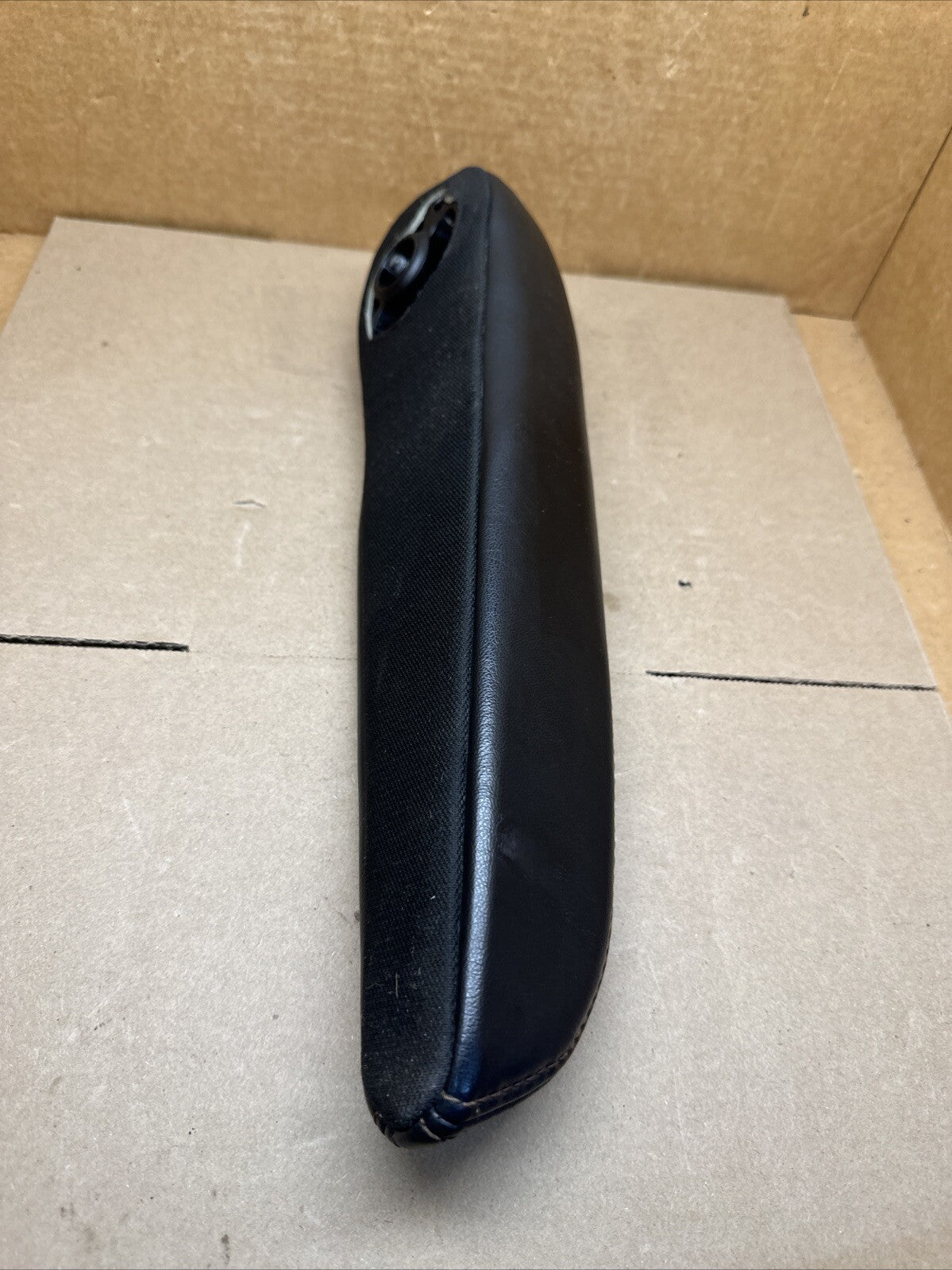 2017 2020 CHRYSLER PACIFICA FRONT RIGHT PASSENGER SIDE SEAT ARM REST ARMREST OEM6