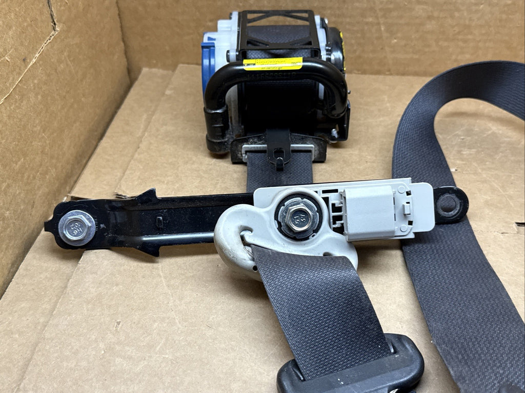 2015 2017 XV Crosstrek Front Left Driver Side Seat Belt Seatbelt Retractor2