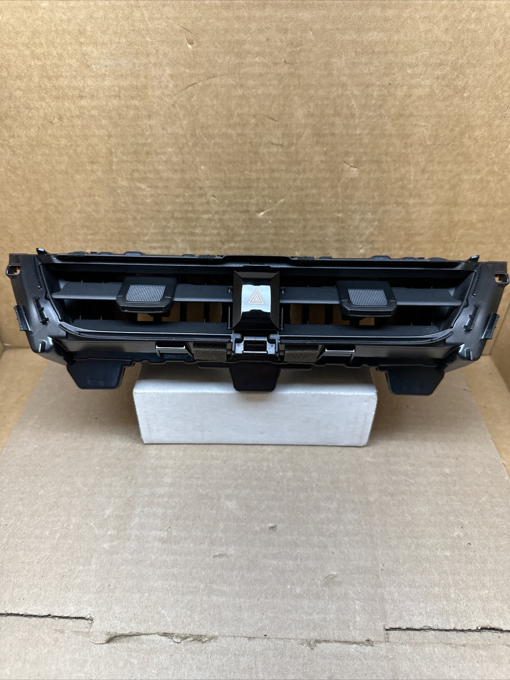 2020   2024 TOYOTA COROLLA DASH PANEL CENTER VENT HAZARD SWITCH 55670 02780 OEM0
