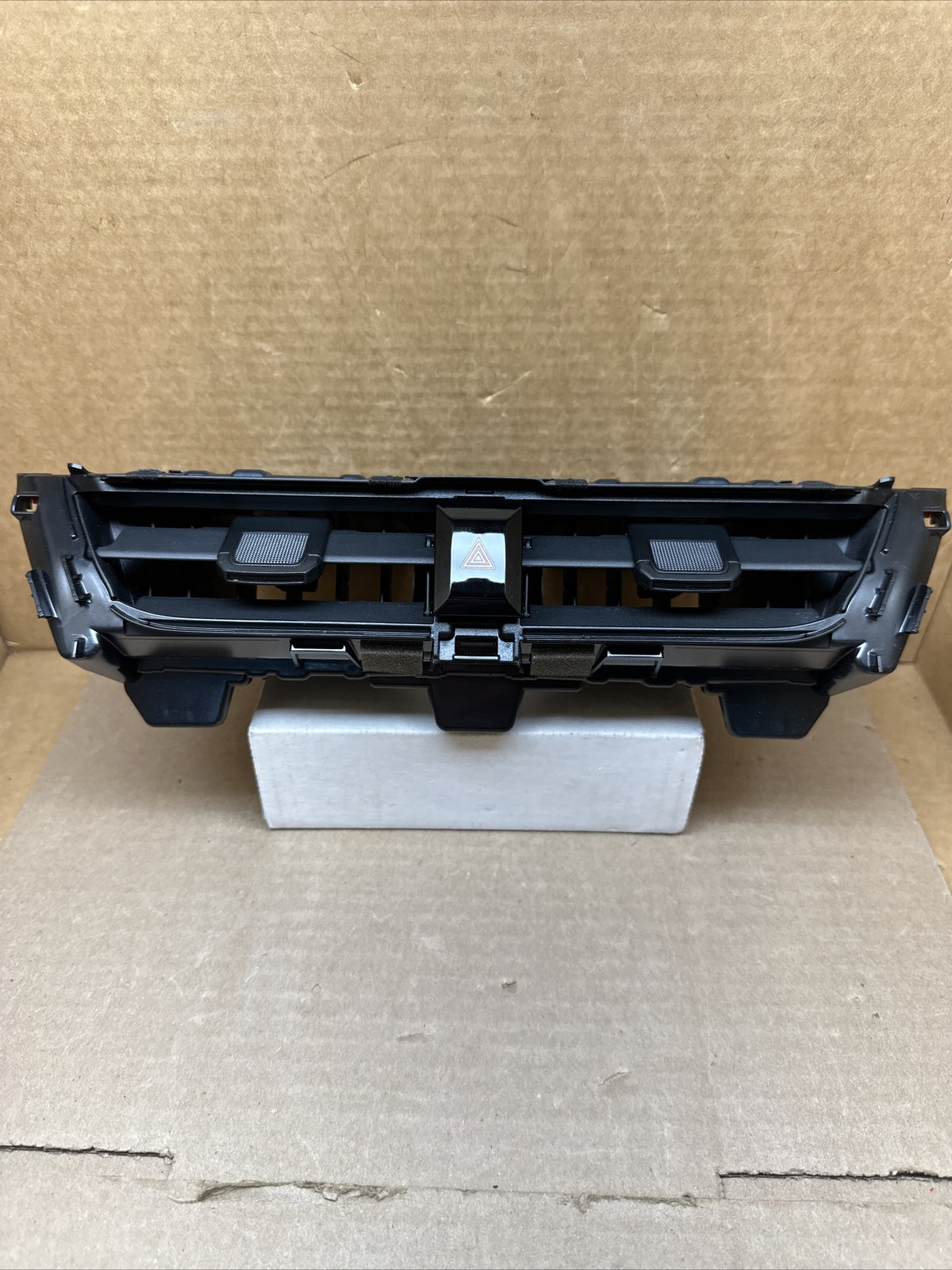 2020   2024 TOYOTA COROLLA DASH PANEL CENTER VENT HAZARD SWITCH 55670 02780 OEM0