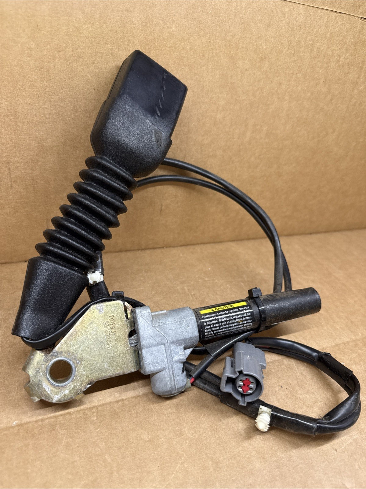 2001 2003 Ford Ranger Front Left Driver Side Seat Belt Seatbelt Buckle1