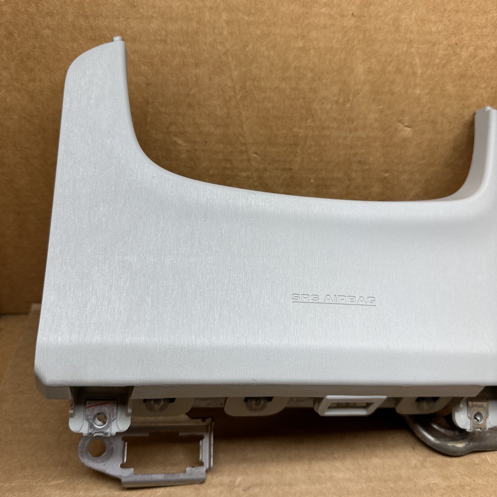 2010 2015 TOYOTA PRIUS LEFT SIDE DRIVER KNEE LOWER AIRBAG AIR BAG LIGHT GRAY1