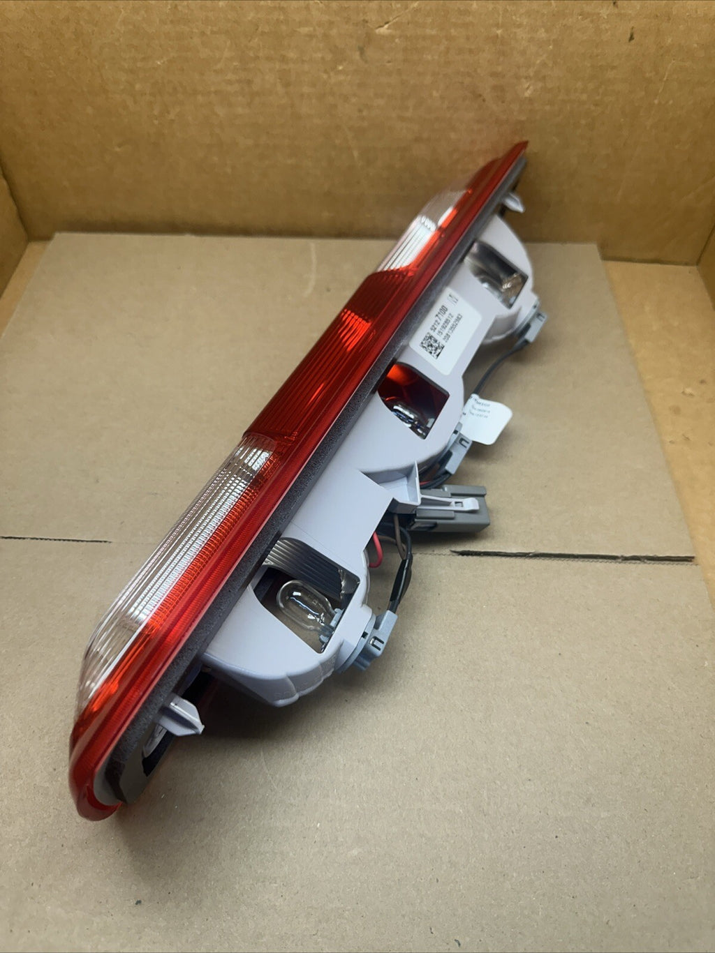 16 22 CHEVROLET COLORADO HIGH MOUNTED THIRD 3RD BRAKE TAIL LIGHT 52127100 OEM3