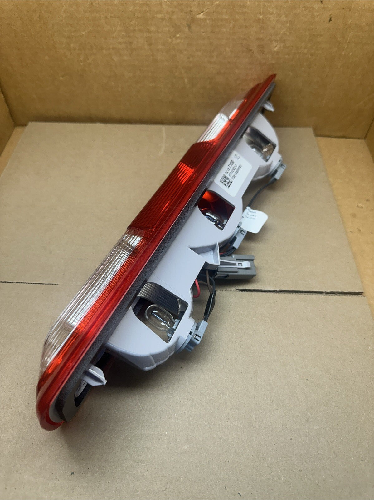 16 22 CHEVROLET COLORADO HIGH MOUNTED THIRD 3RD BRAKE TAIL LIGHT 52127100 OEM3