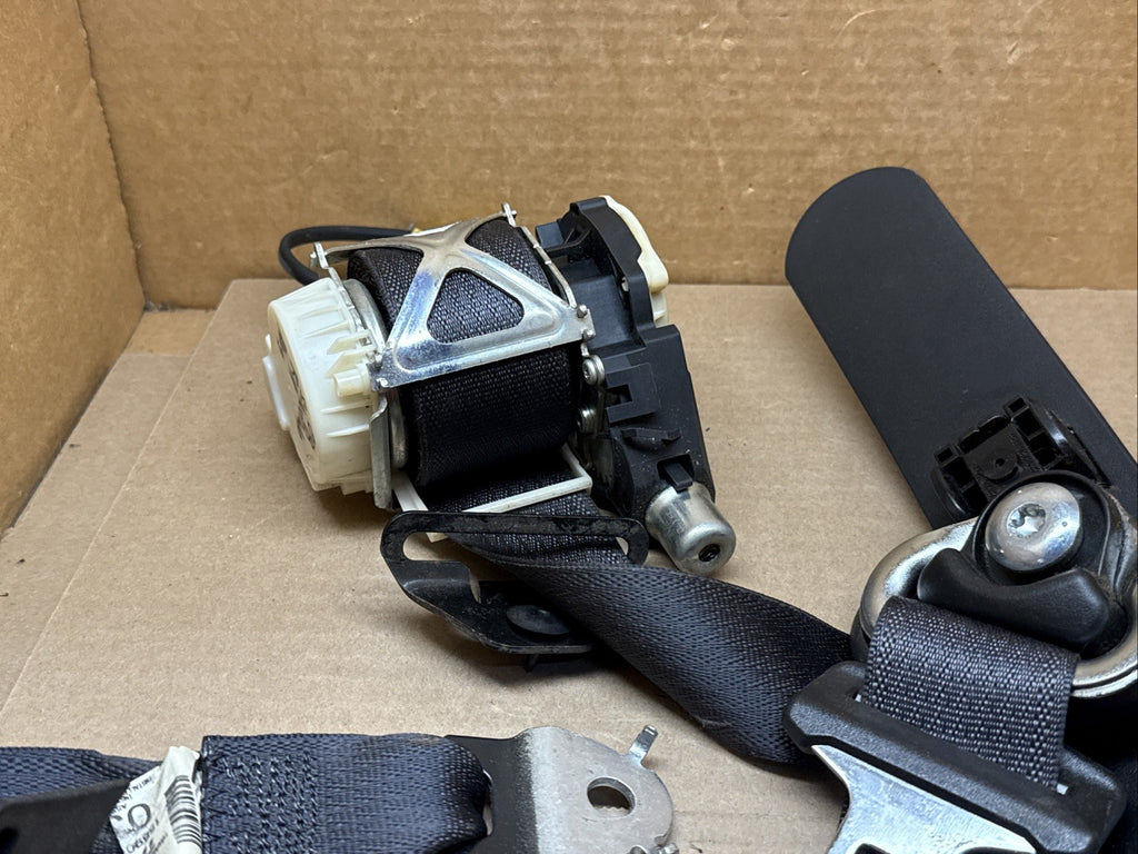 2008 2009 Silverado Sierra Standard Cab Front Right Passenger Seatbelt Retractor1