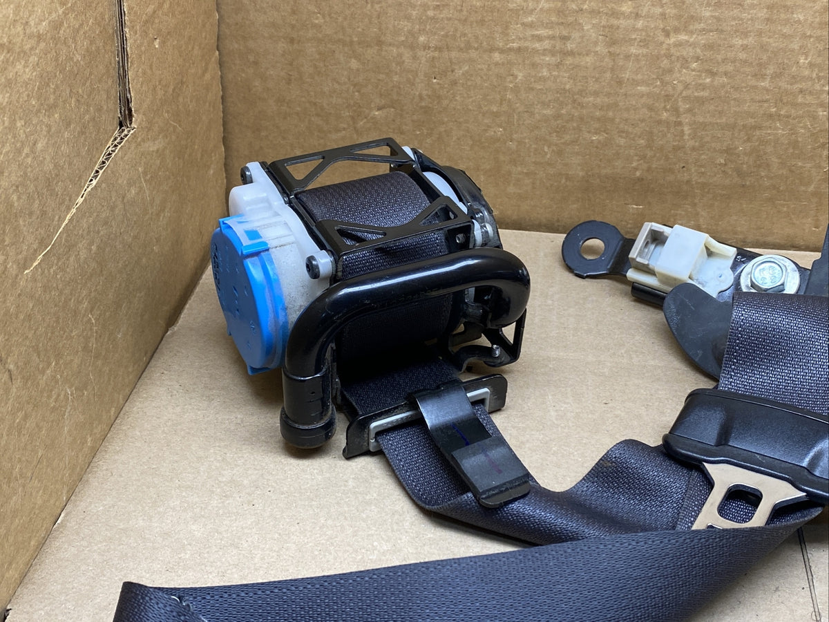 2014 2019 Kia Soul Front Left Driver Side Seat Belt Seatbelt Retractor Assembly1