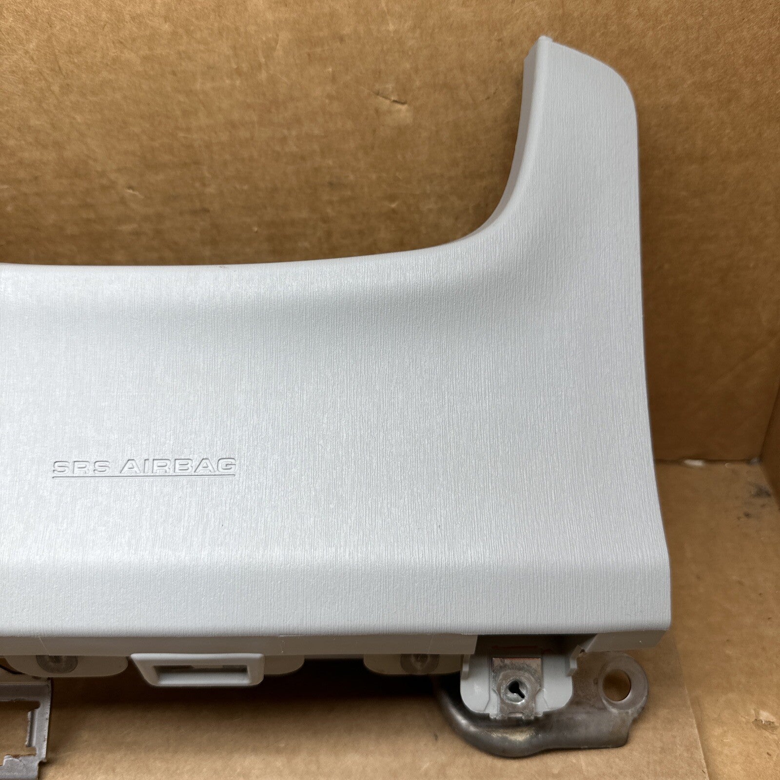2010 2015 TOYOTA PRIUS LEFT SIDE DRIVER KNEE LOWER AIRBAG AIR BAG LIGHT GRAY3