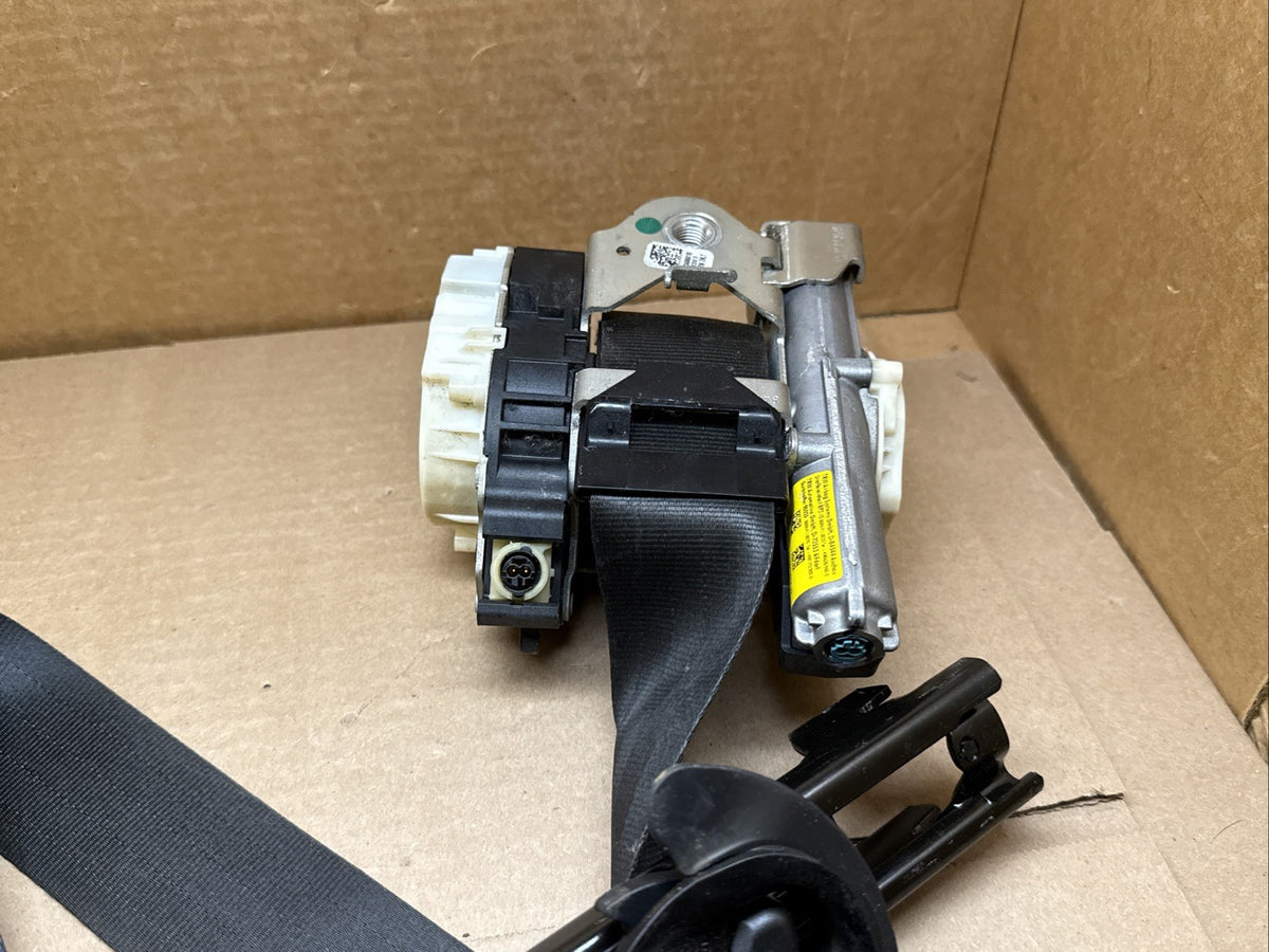 2012 2015 VW Passat Front Right Passenger Side Seat Belt Seatbelt Retractor5