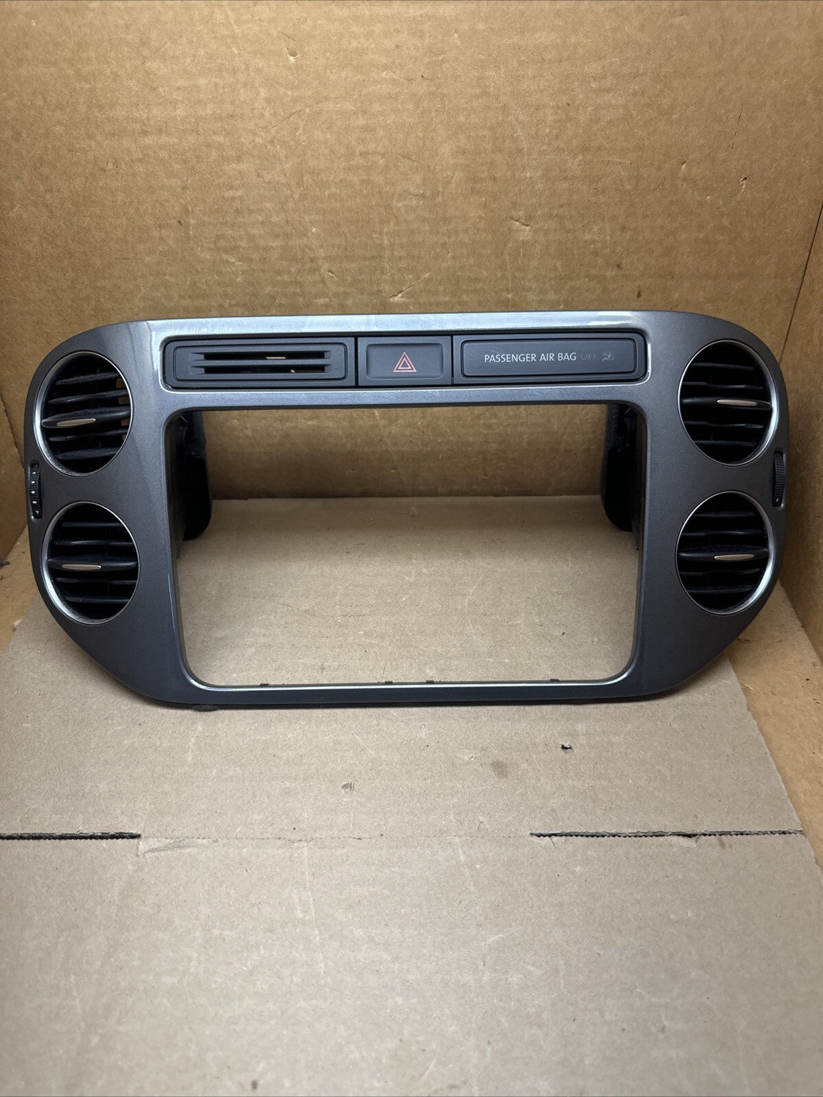 2012   2017 Volkswagen Tiguan Front Dashboard Radio Bezel 5N0858069JCIU OEM0