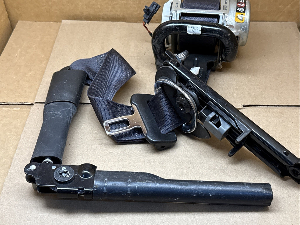 2015 2016 Escalade Silverado Tahoe Front Right Passenger Seatbelt Retractor3