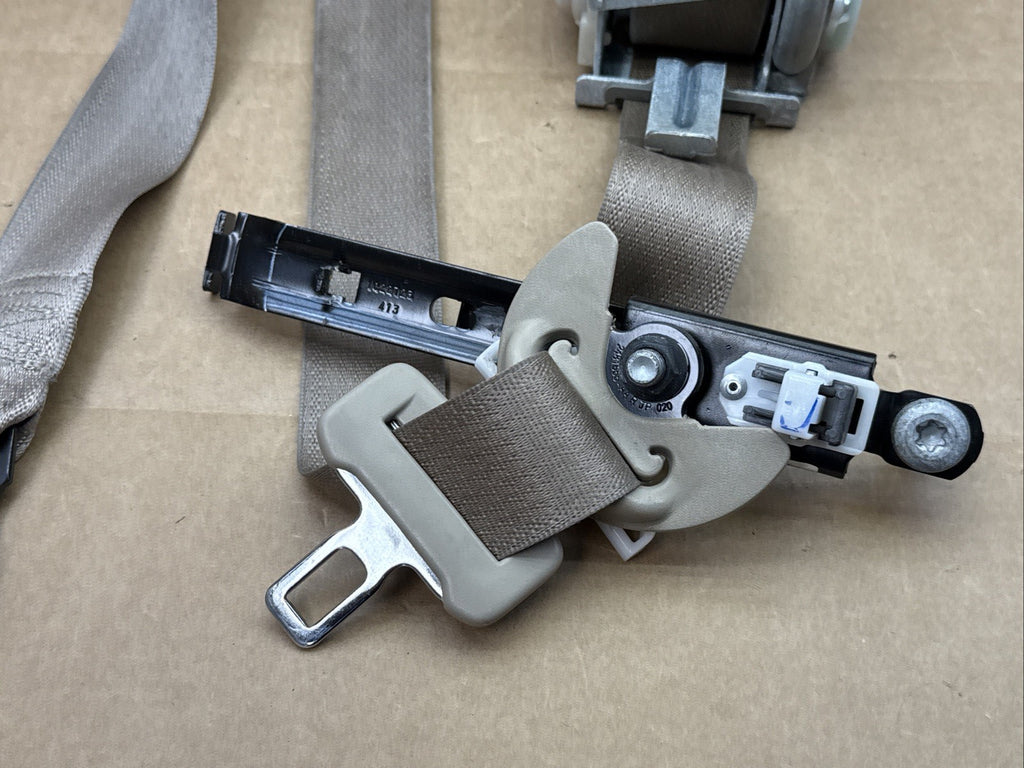 2014-2018 Grand Cherokee Front Right Passenger Side Seat Belt Seatbelt Retractor2
