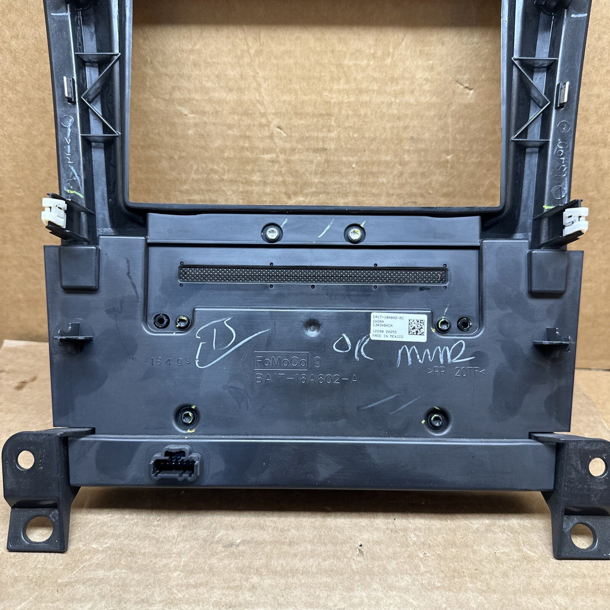 2011 2015 Lincoln MKX Radio Stereo Climate Control w Bezel DA1T 18A802 AC7