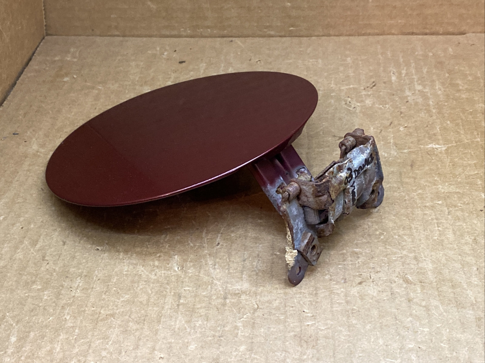 00 06 Tahoe Suburban Yukon Fuel Gas Tank Cap Door Lid Cover Garnet Red Metallic4