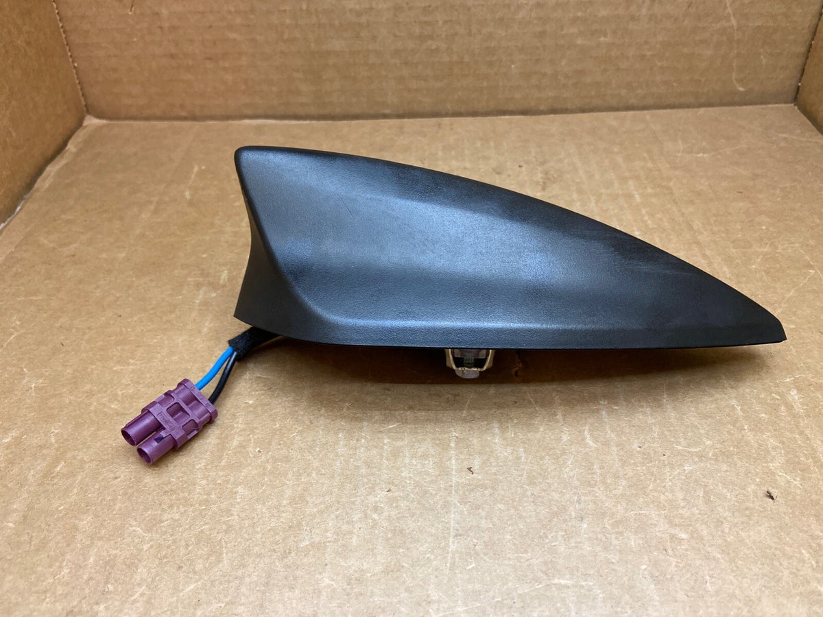 2016 2018 Chevrolet Cruze Roof Mounted Shark Fin Radio Antenna OEM 233707012