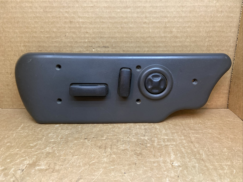 03 06 Silverado Driver Left Side Seat Switch Assembly Bezel 88941678 Black 6920
