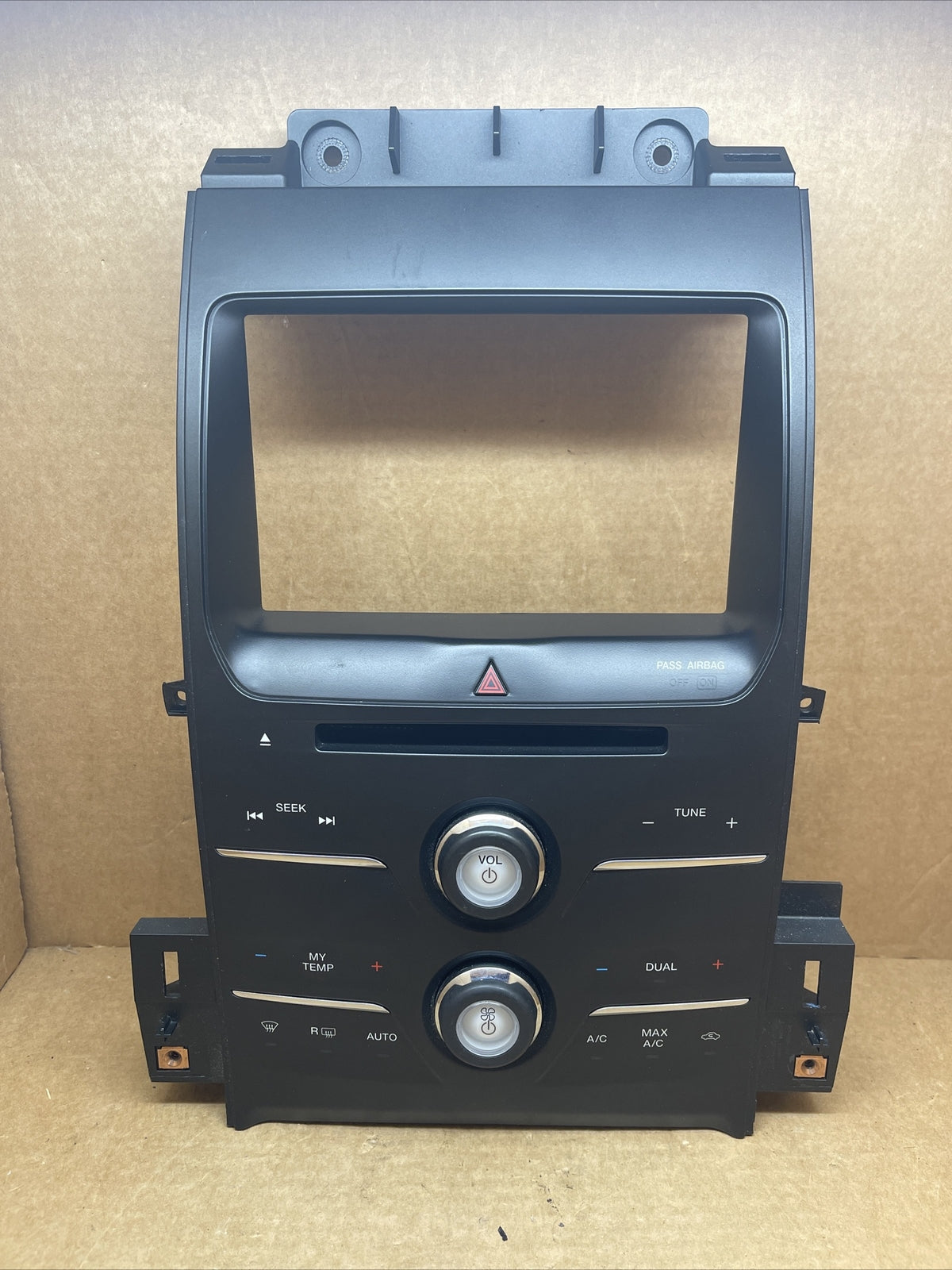 2014 2017 Ford Taurus Radio Control Face Panel Bezel EG1T 18A802 DA0