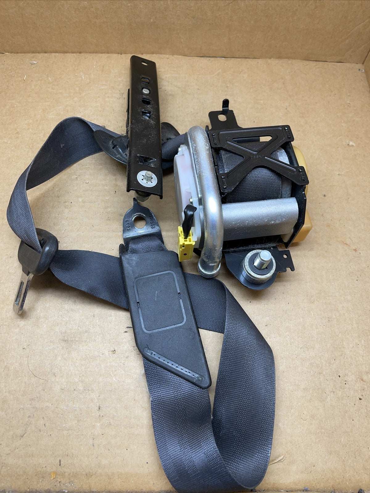 2009 2014 Acura TSX Front Left Driver Side Seat Belt Seatbelt Retractor Assembly0